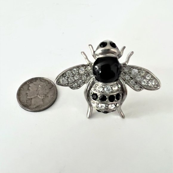 Black & White Pave Crystal Figural Bee Costume Ring CHICO'S Size 5 1/2-6.5 - Picture 4 of 6